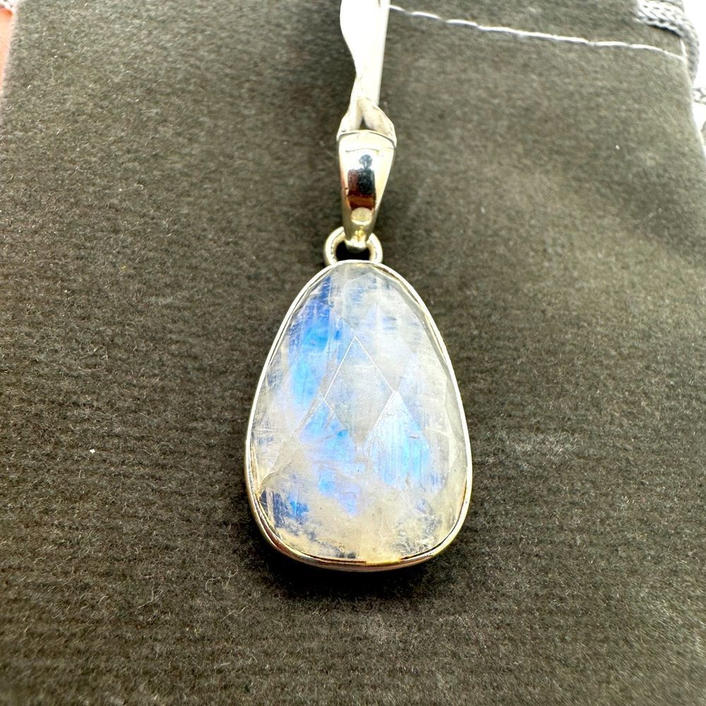 NWT Faceted 21x13mm Moonstone pendant in solid sterling silver!